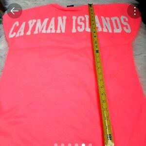 CAYMAN ISLAND‎ hot pink T-shirt medium